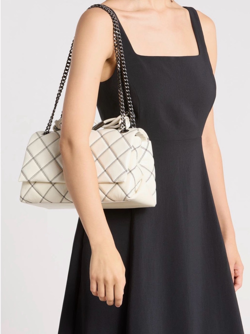 Marc Jacobs Quilted Cream Leather Shoulder Bag with Contrast Stitching, Medium. - Picture 14 of 15